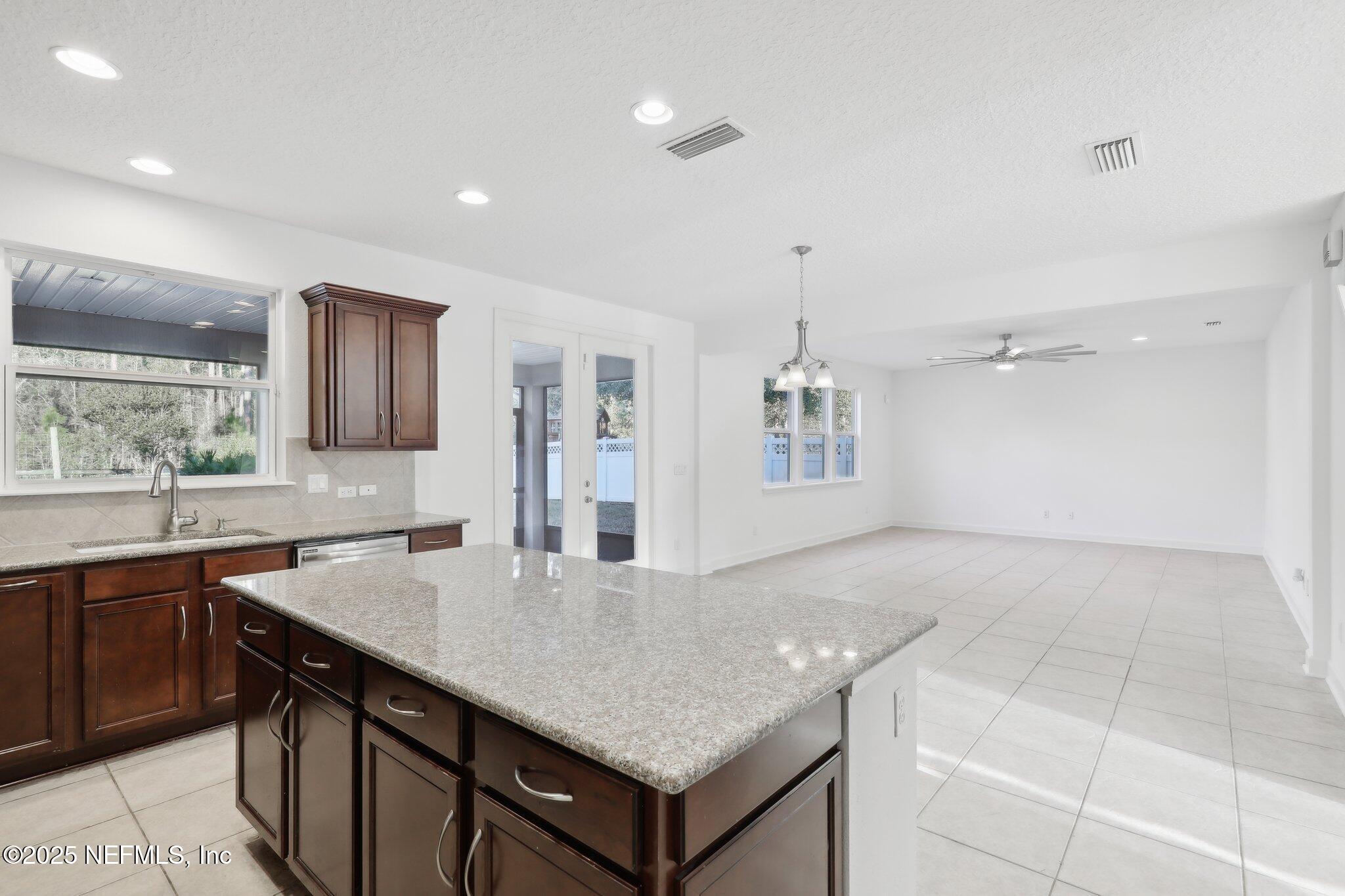 715 GLENDALE Lane