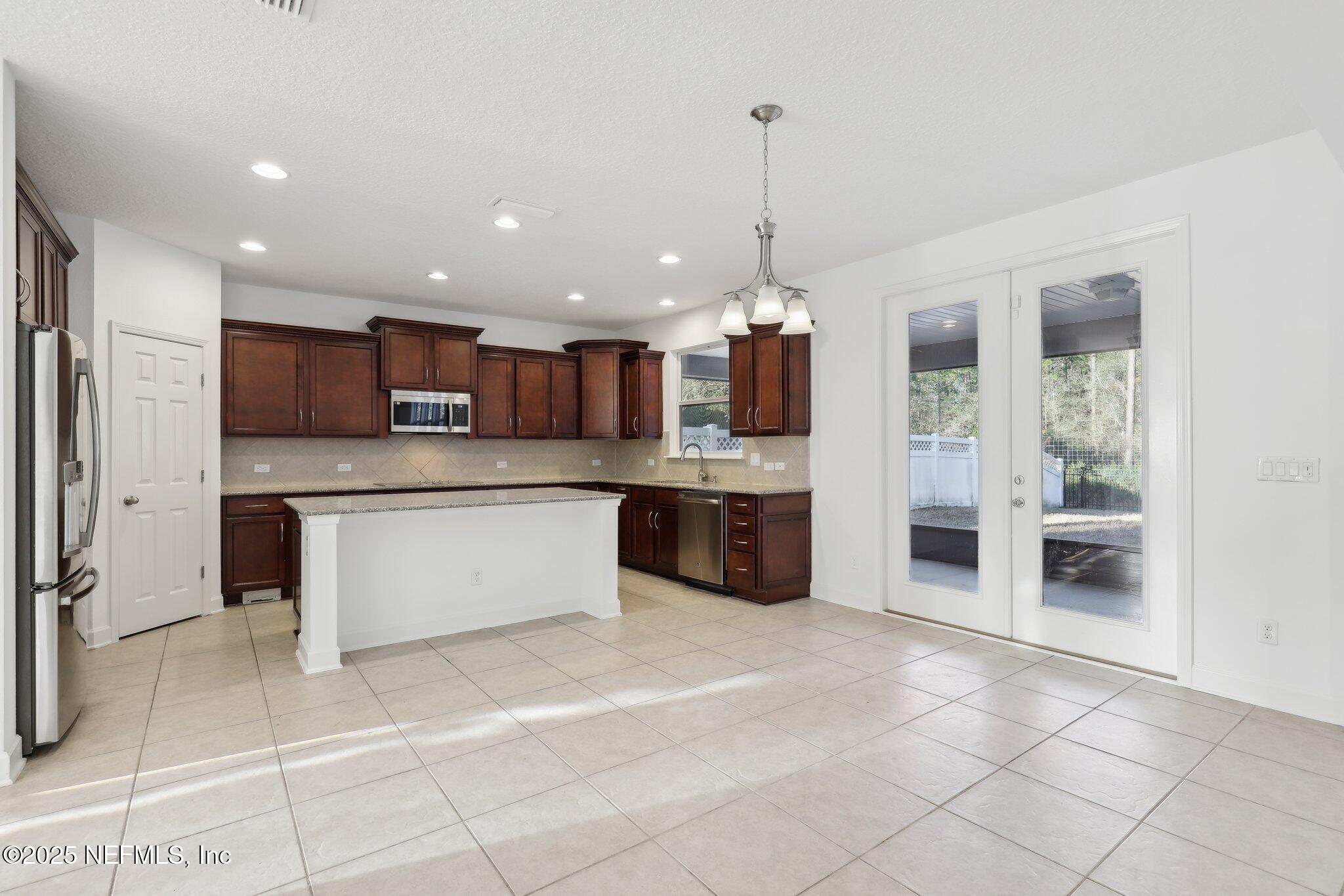 715 GLENDALE Lane