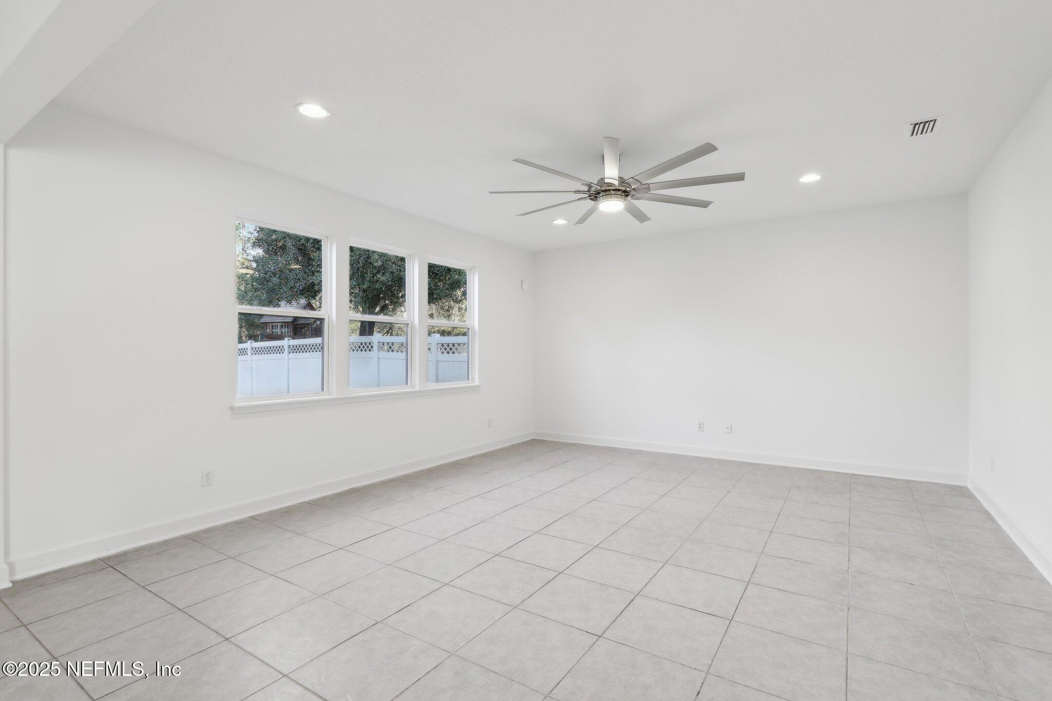 715 GLENDALE Lane