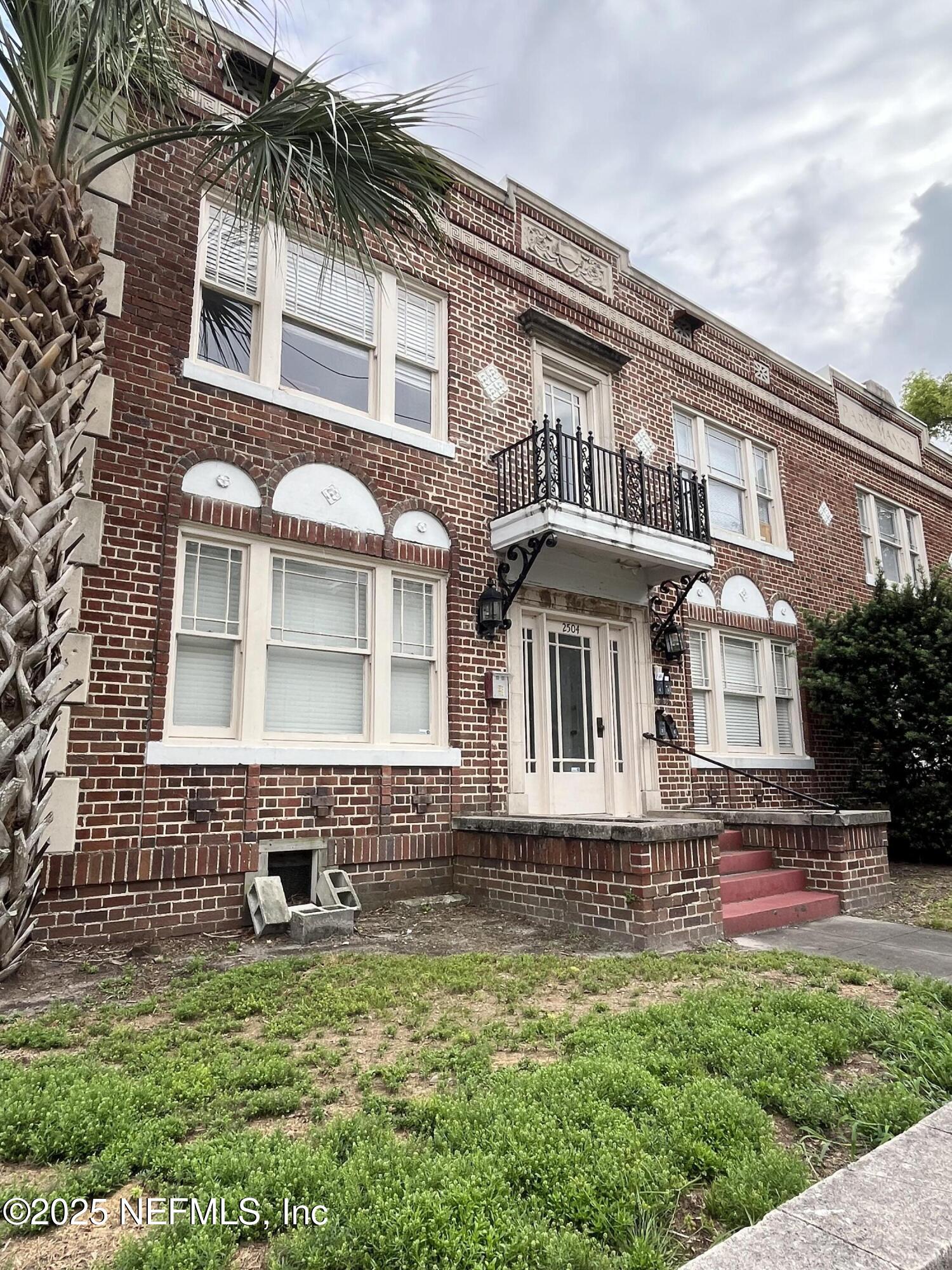 2504 PARK Street