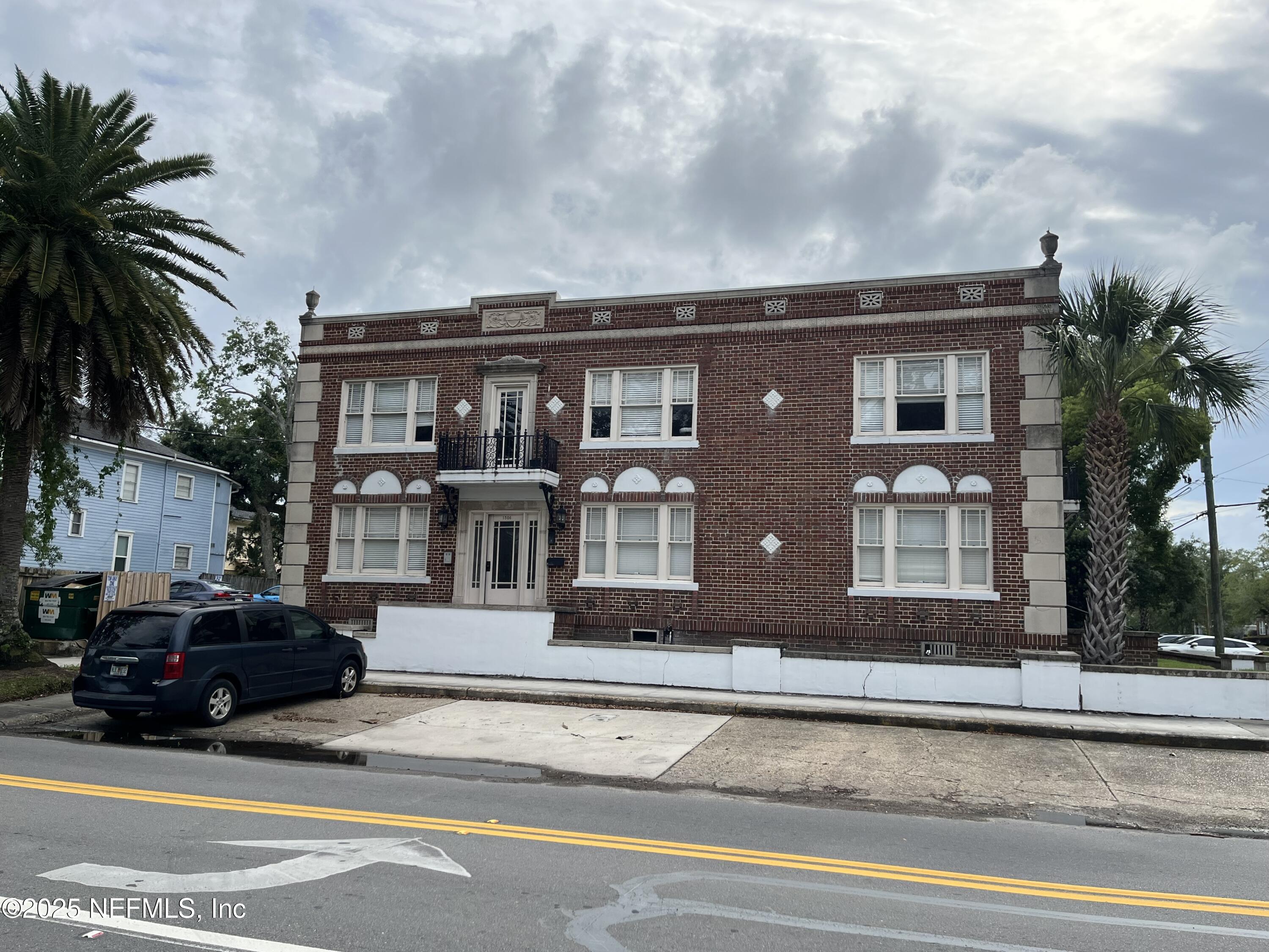 2504 PARK Street
