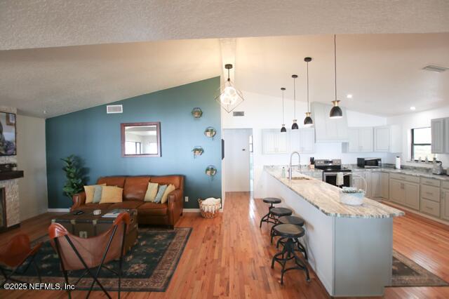 318 RIVIERA Drive