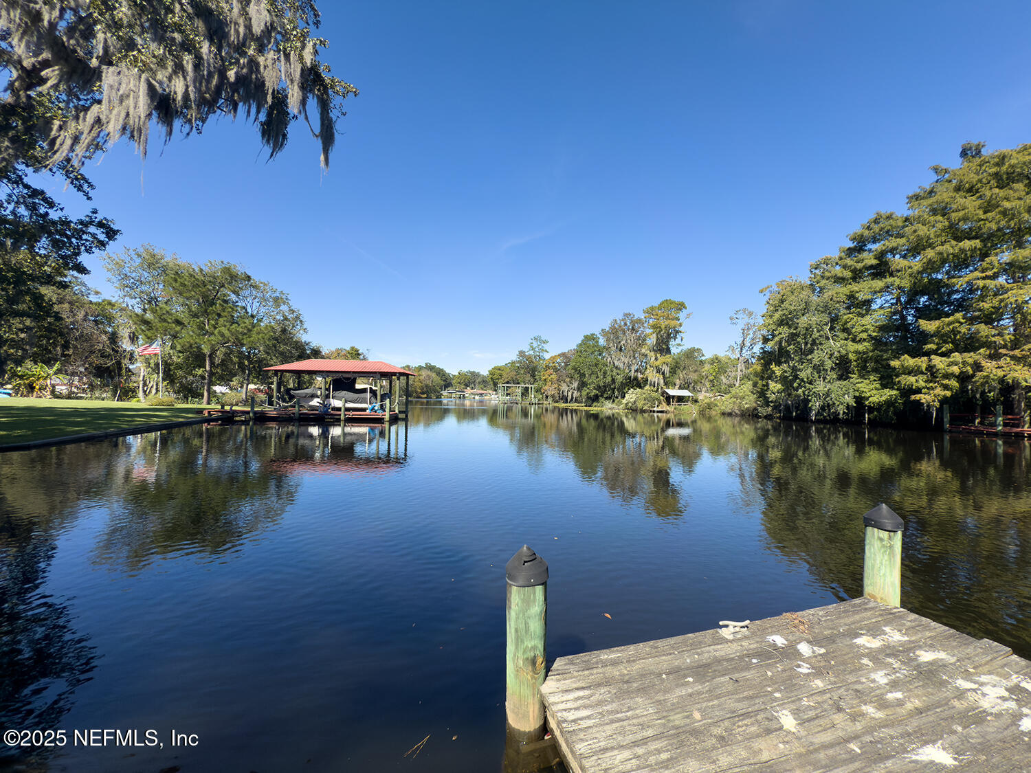 5527 HYDE PARK Circle