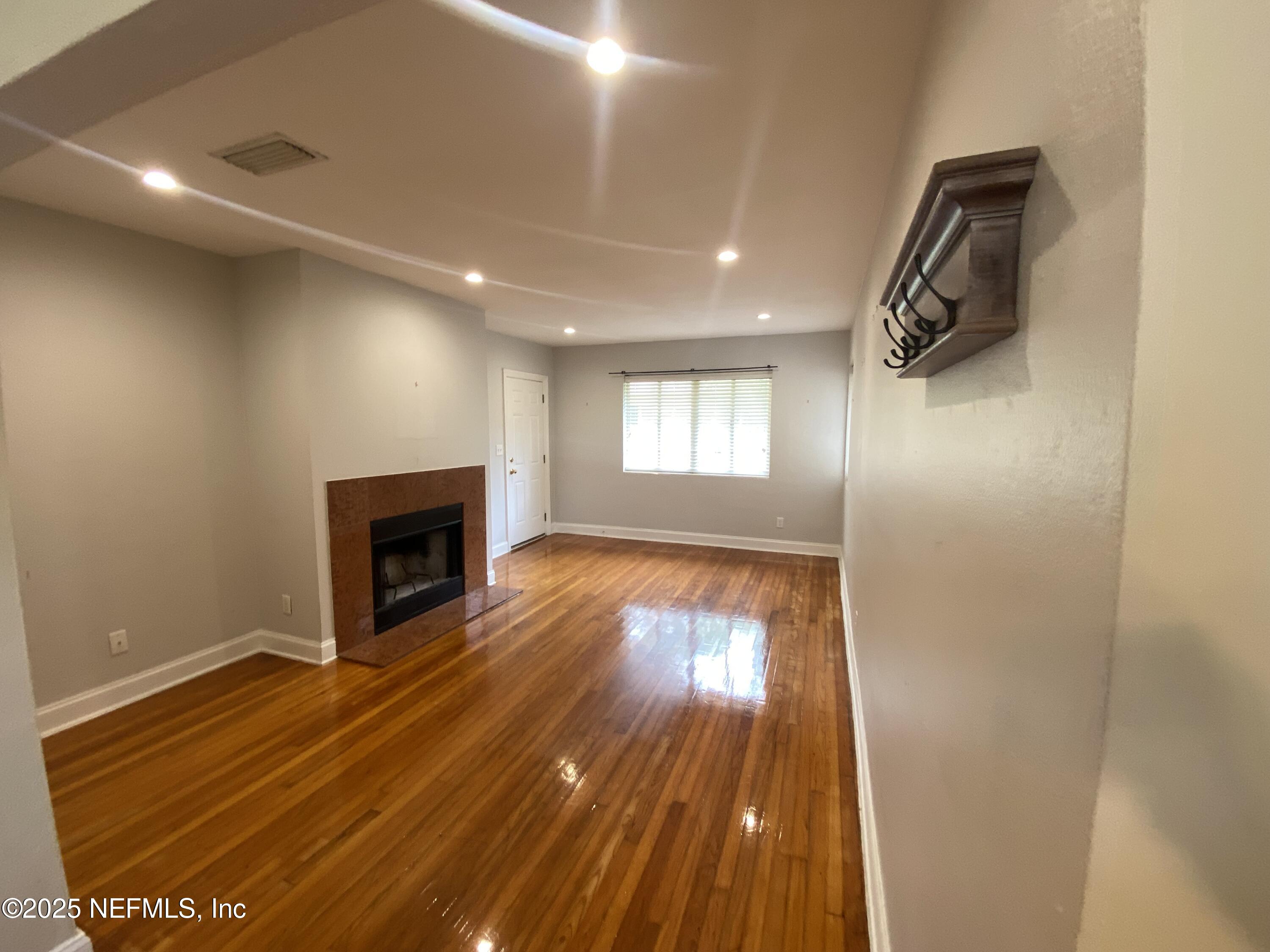 2159 RIVERSIDE Avenue 7