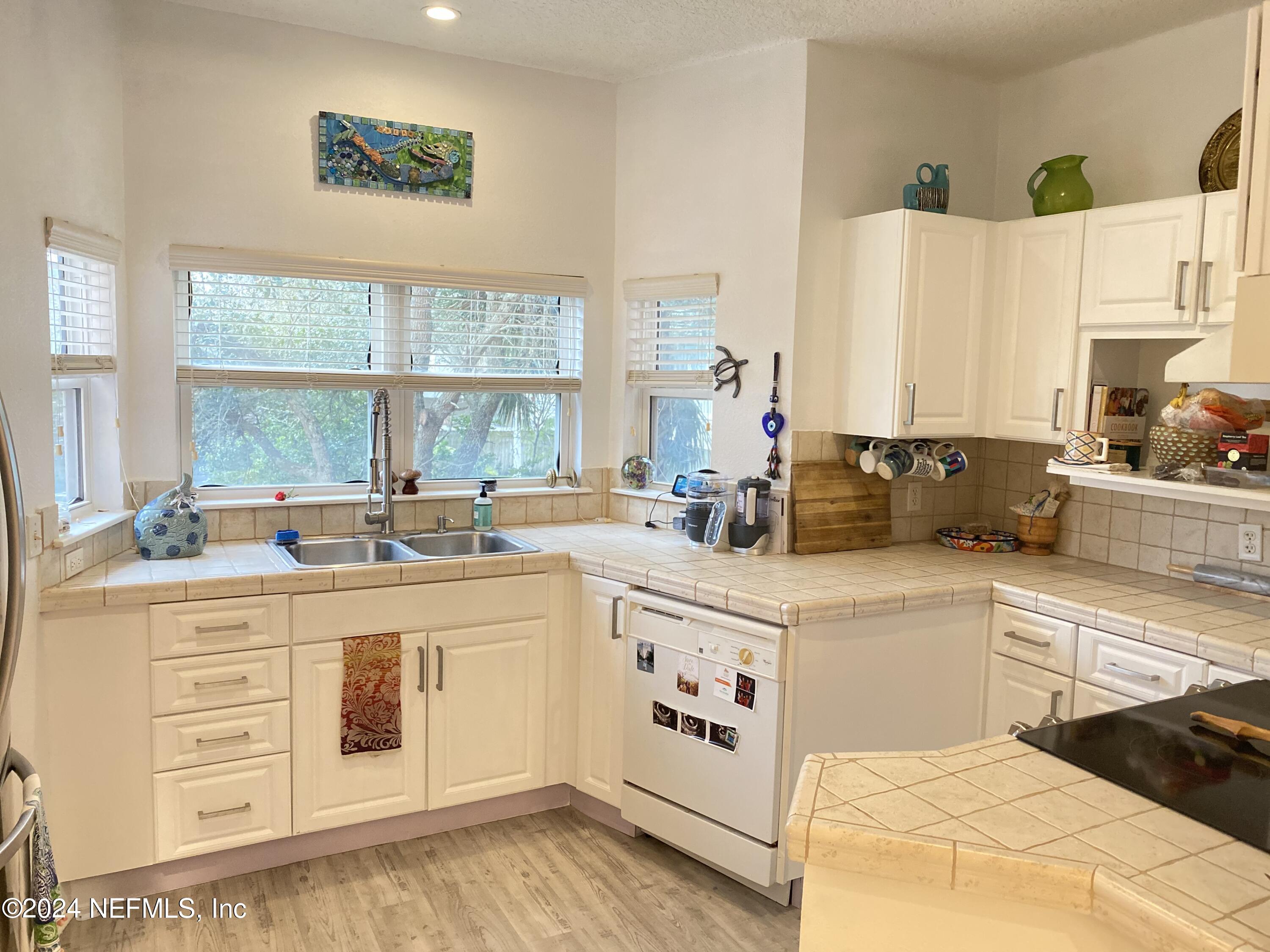Jacksonville Beach, Florida 32250, United States, 3 Bedrooms Bedrooms, ,4 BathroomsBathrooms,Residential,Active,53254