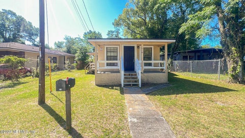 Photo of 718 LYNTON Street, Jacksonville, FL 32208 (MLS # 2156471)