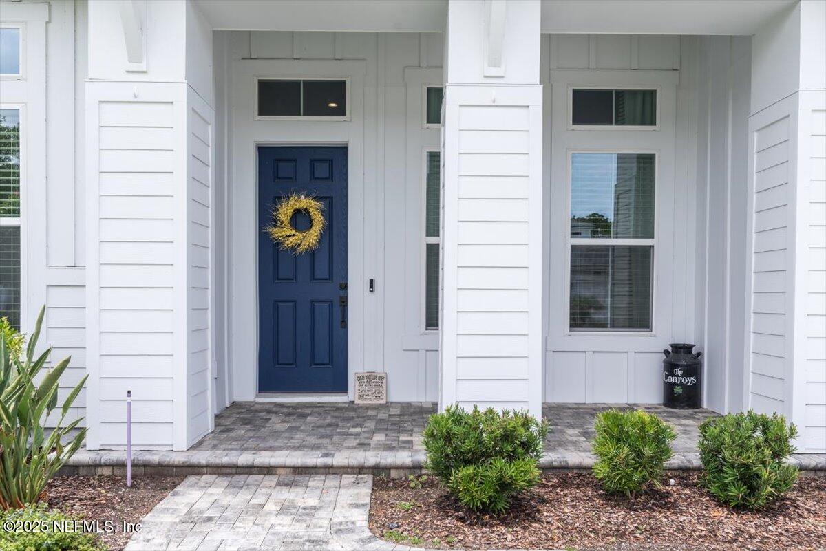 121 PALM CREST Drive