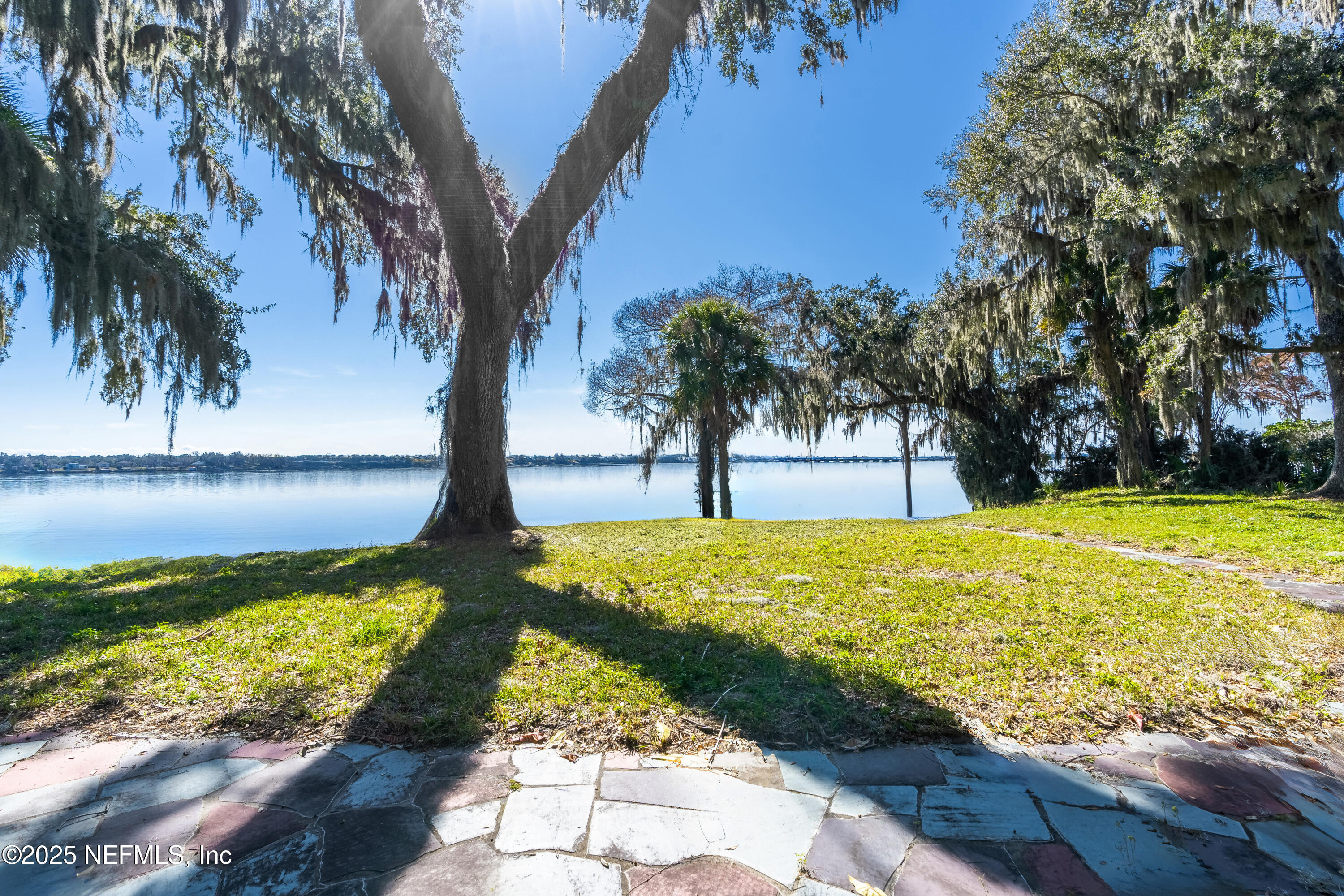 2729 FOREST Circle