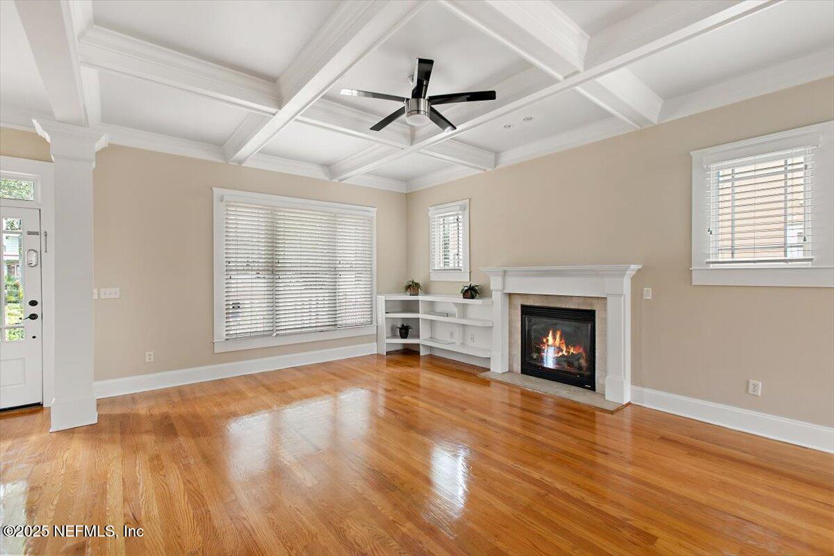 138 E 9TH Street