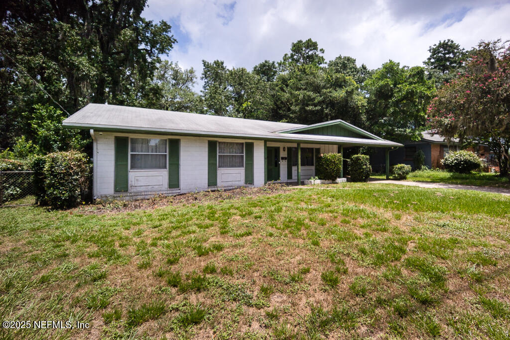 735 GROVE PARK Boulevard