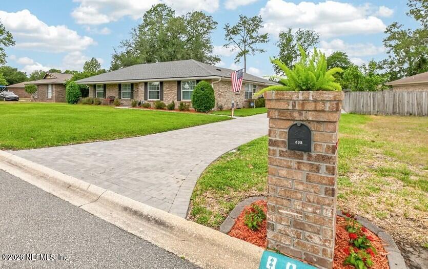 808 MAPLEWOOD Lane