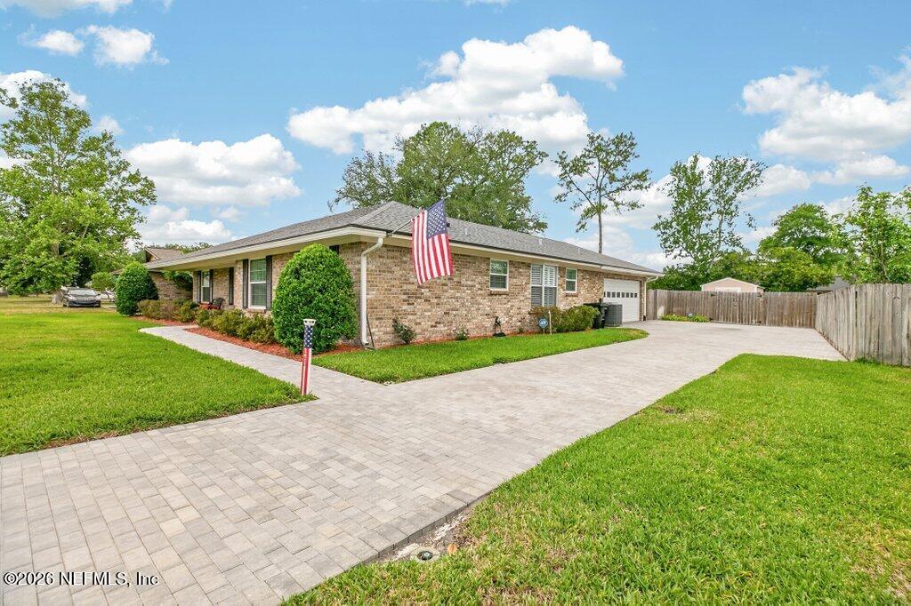 808 MAPLEWOOD Lane