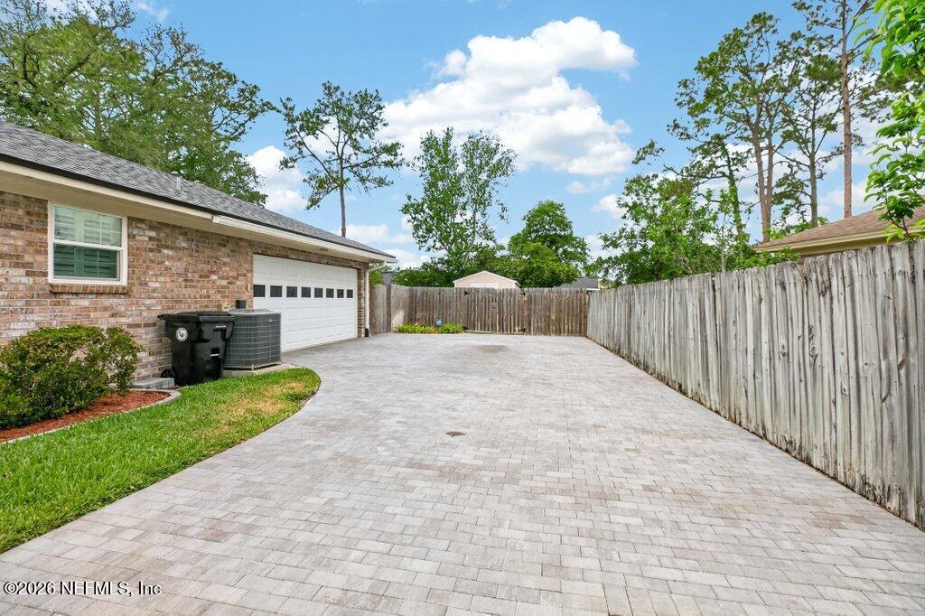 808 MAPLEWOOD Lane