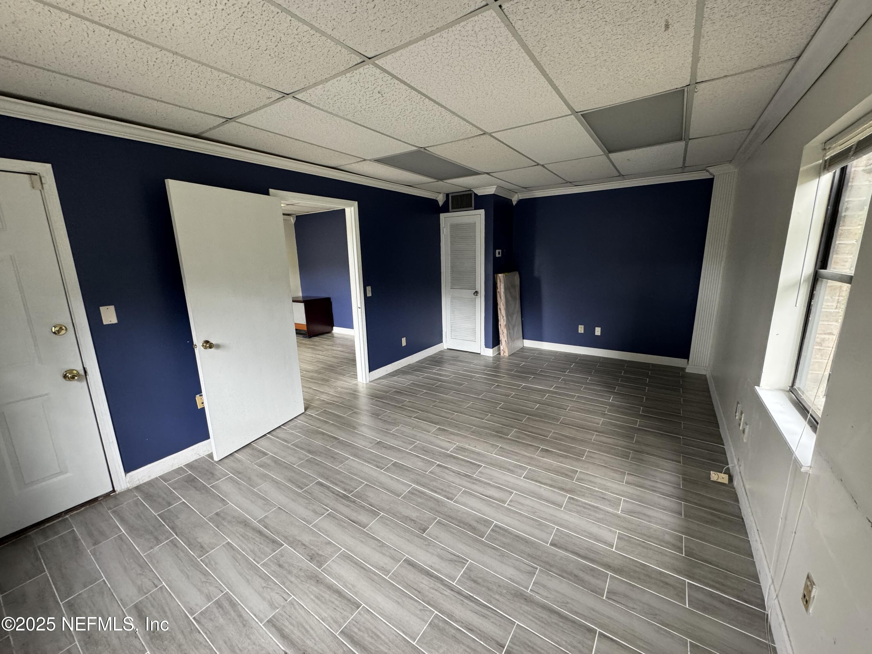 550 N BALMORAL Circle 300 BUILDING