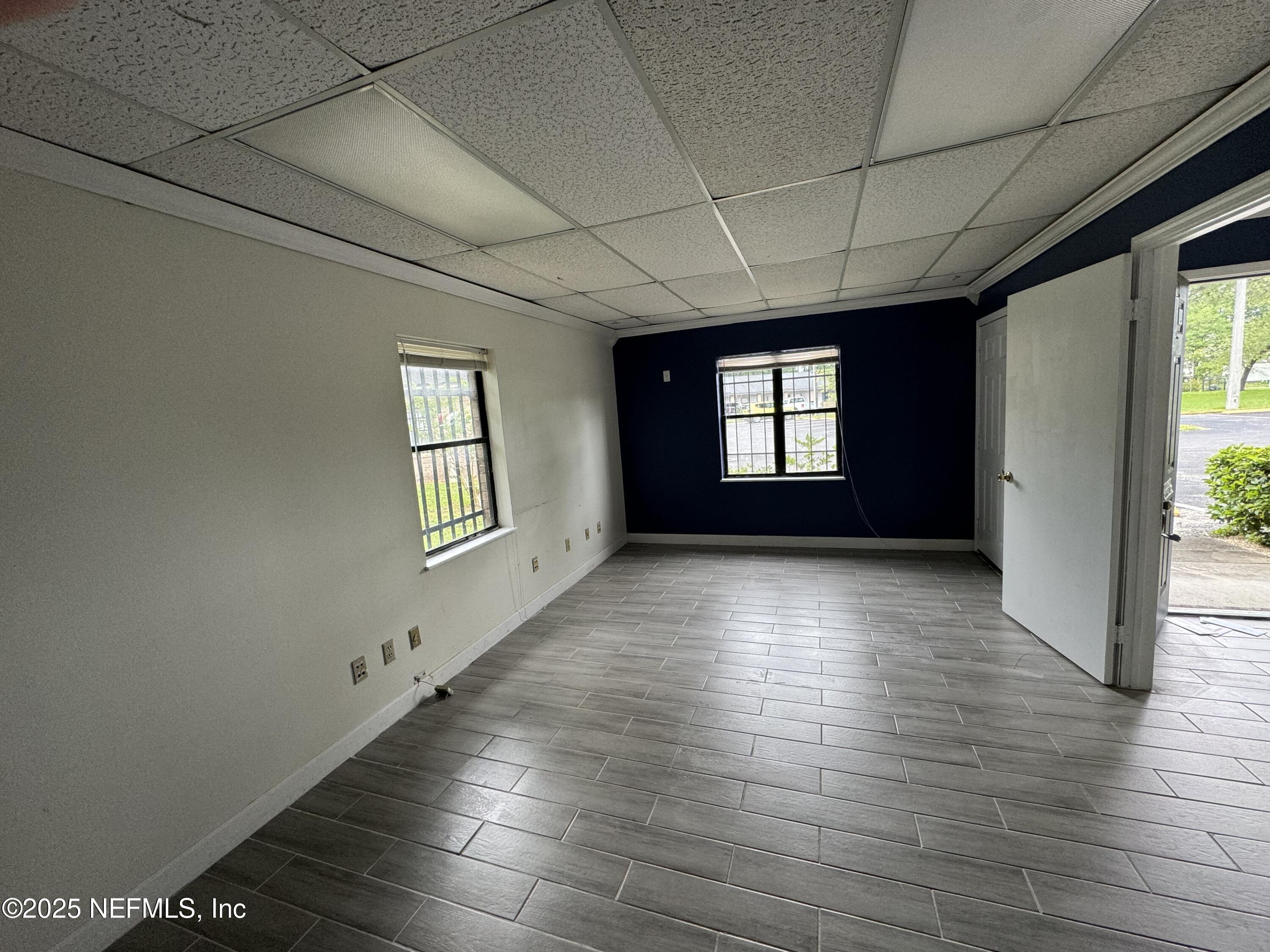 550 N BALMORAL Circle 300 BUILDING