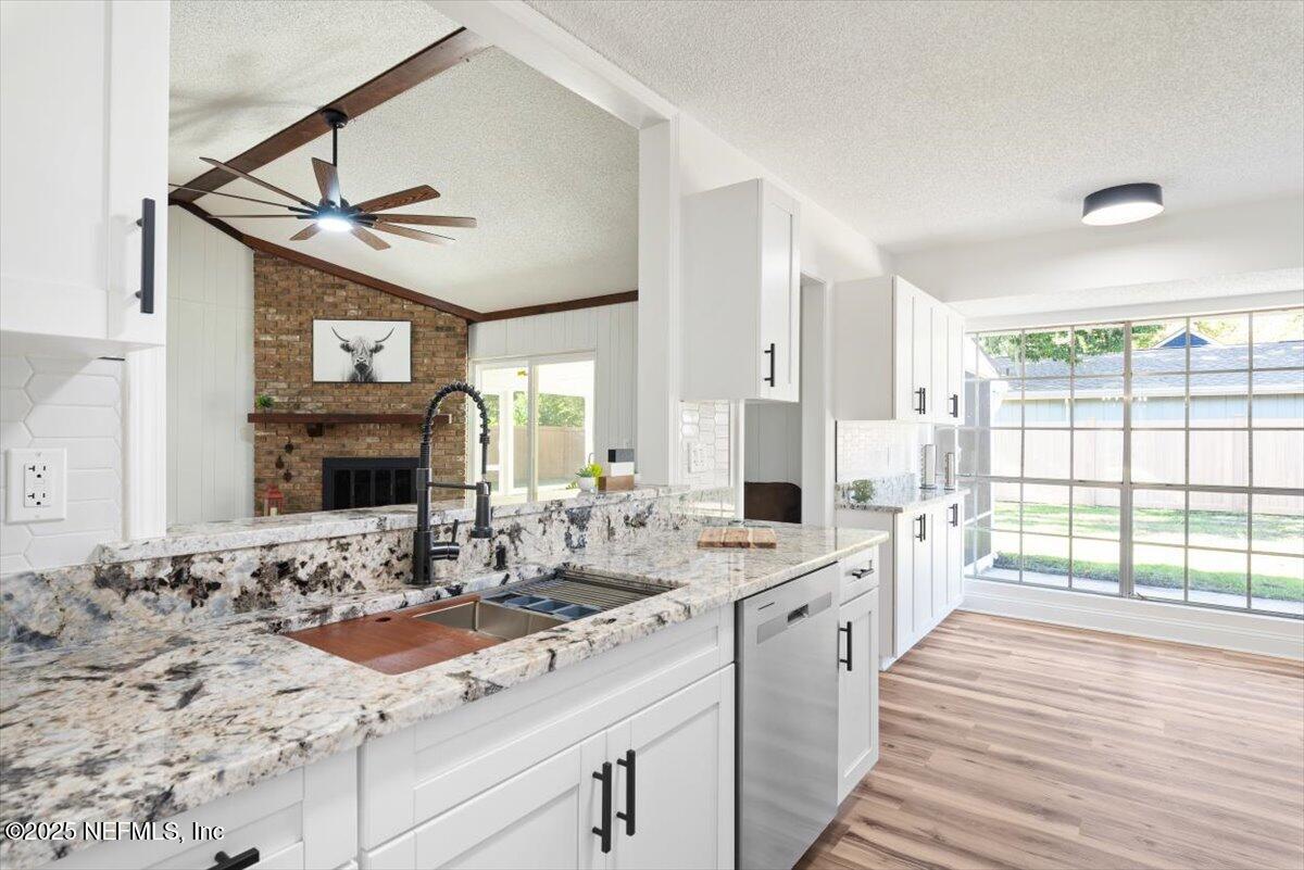 6698 ARROWROOT Drive