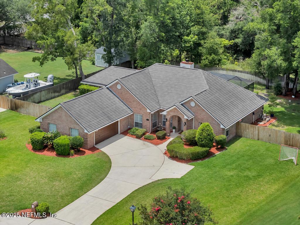 1104 CREEKWOOD Way