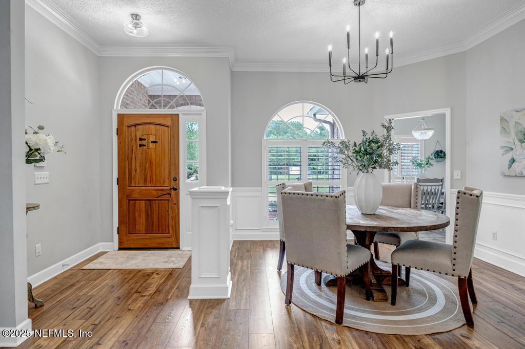 1104 CREEKWOOD Way