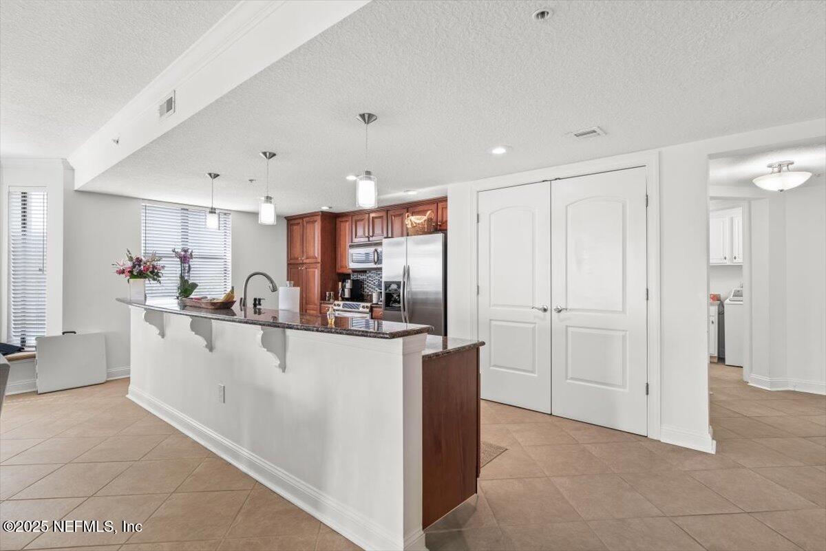 115 9TH Avenue S 402