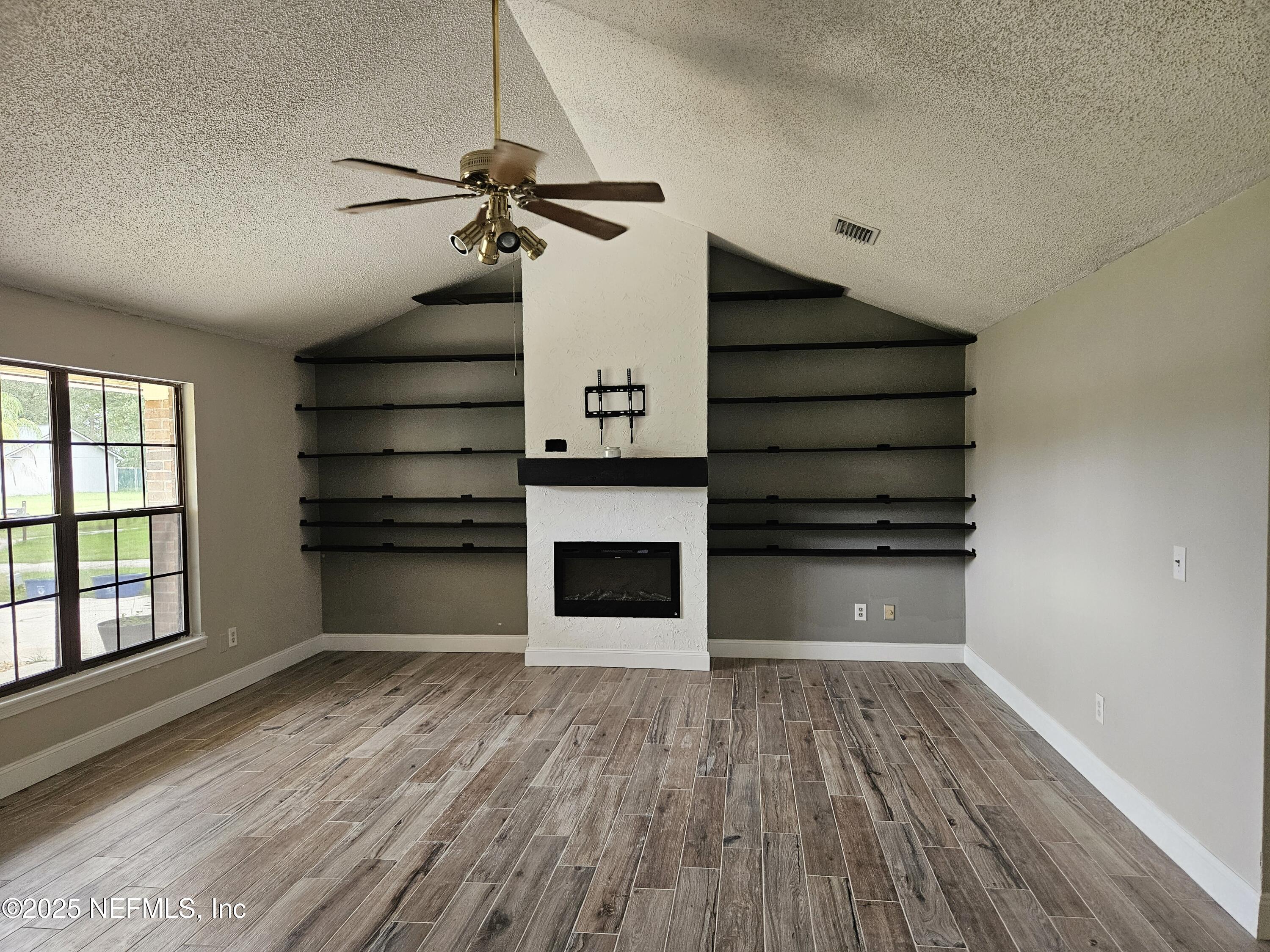 2634 PINEWOOD Boulevard