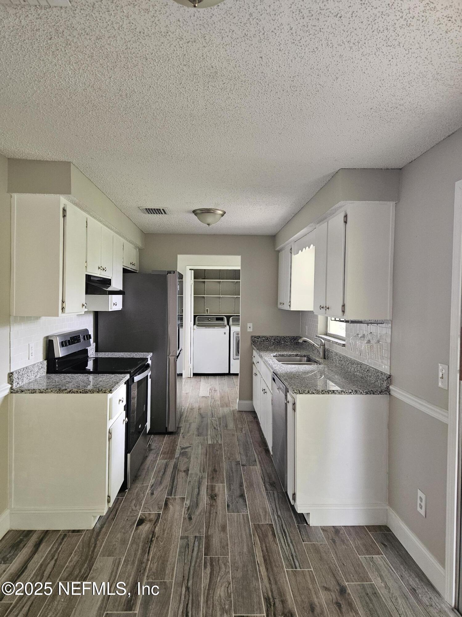 2634 PINEWOOD Boulevard