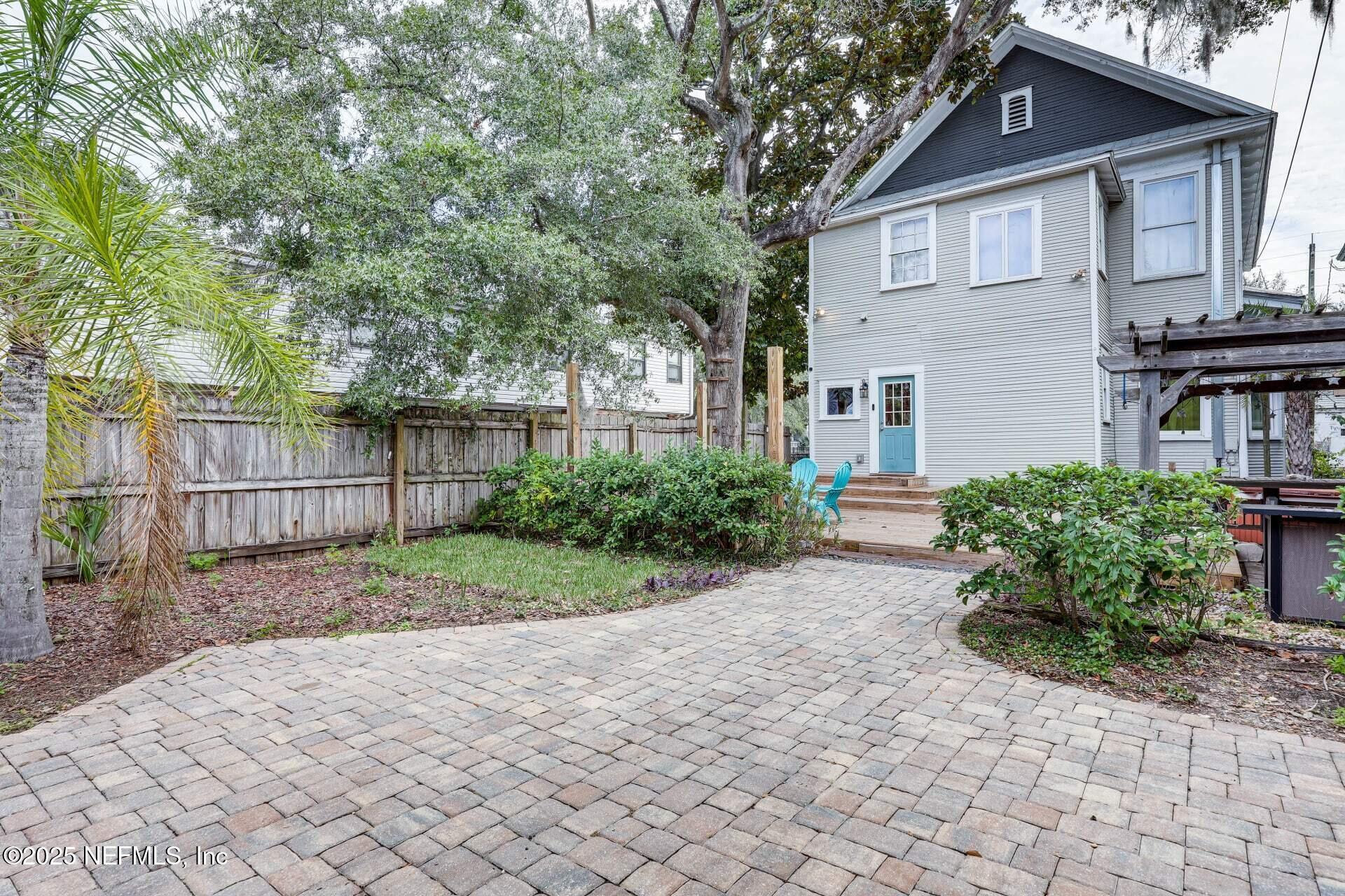 1506 N PEARL Street