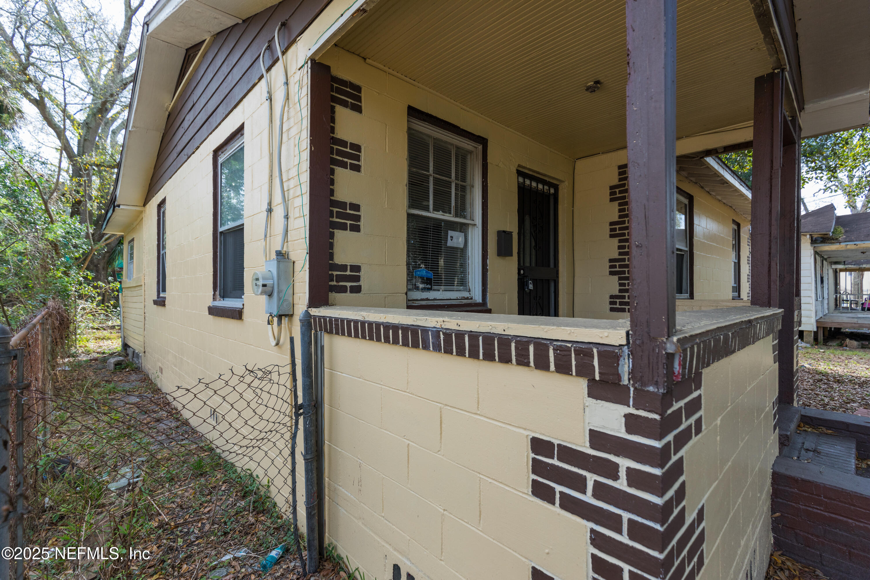 1272 W 27TH Street