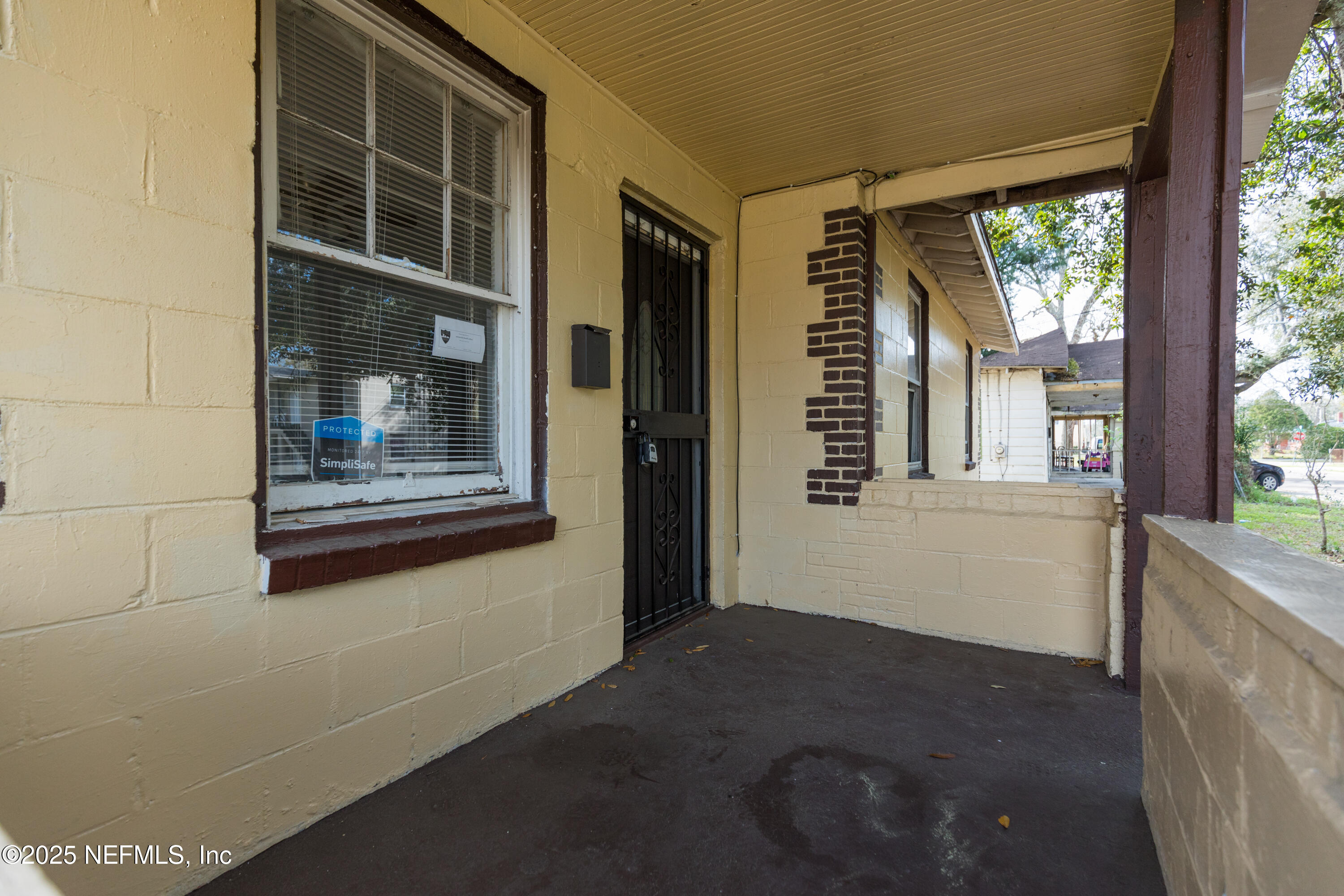 1272 W 27TH Street