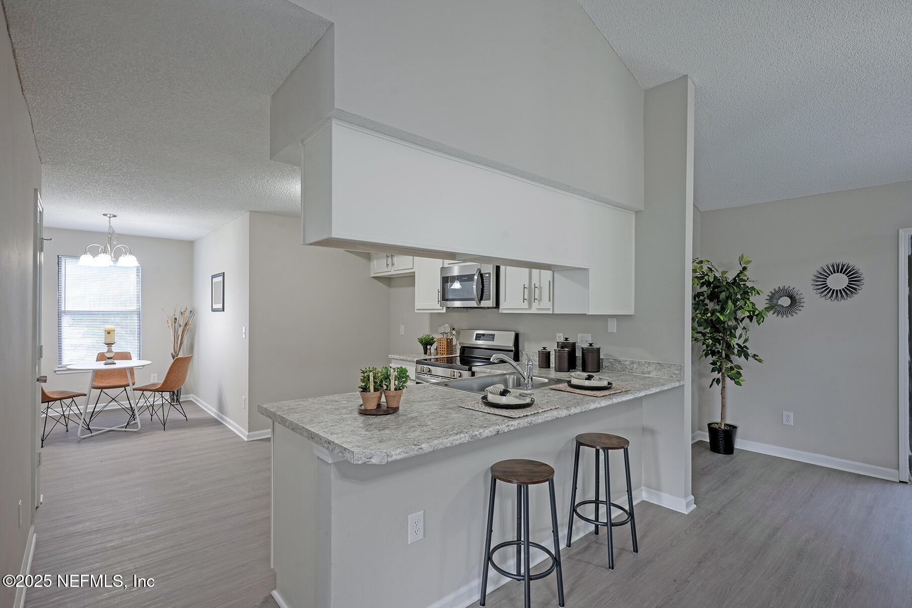 918 ARIES Road W