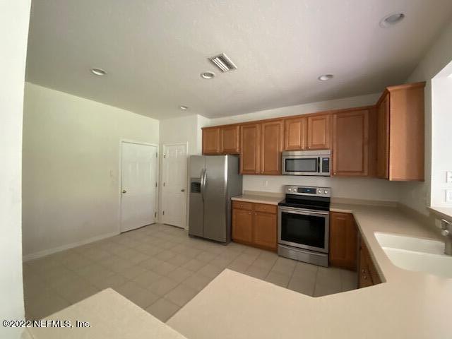 11177 W CASTLEMAIN Circle