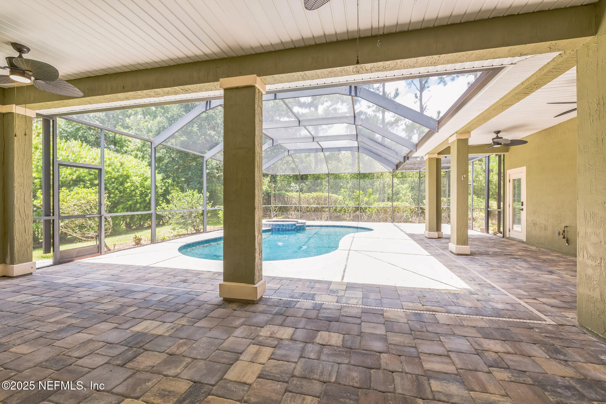 1818 W COBBLESTONE Lane