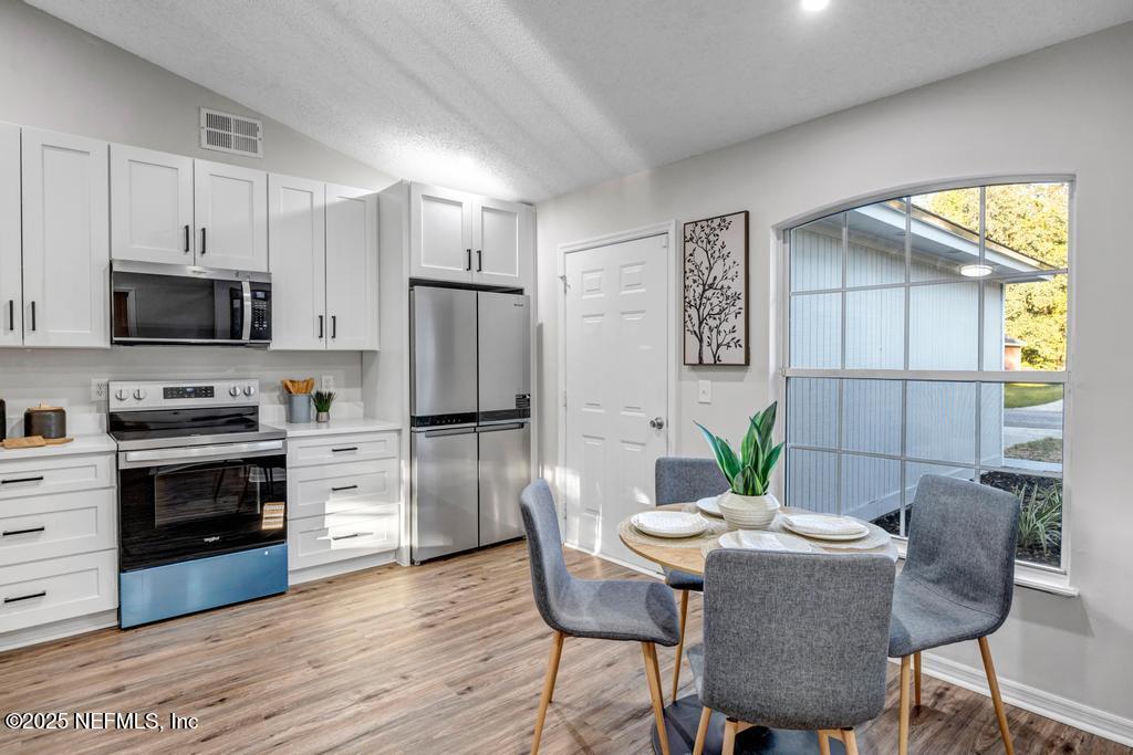 7762 E ENDERBY Avenue E