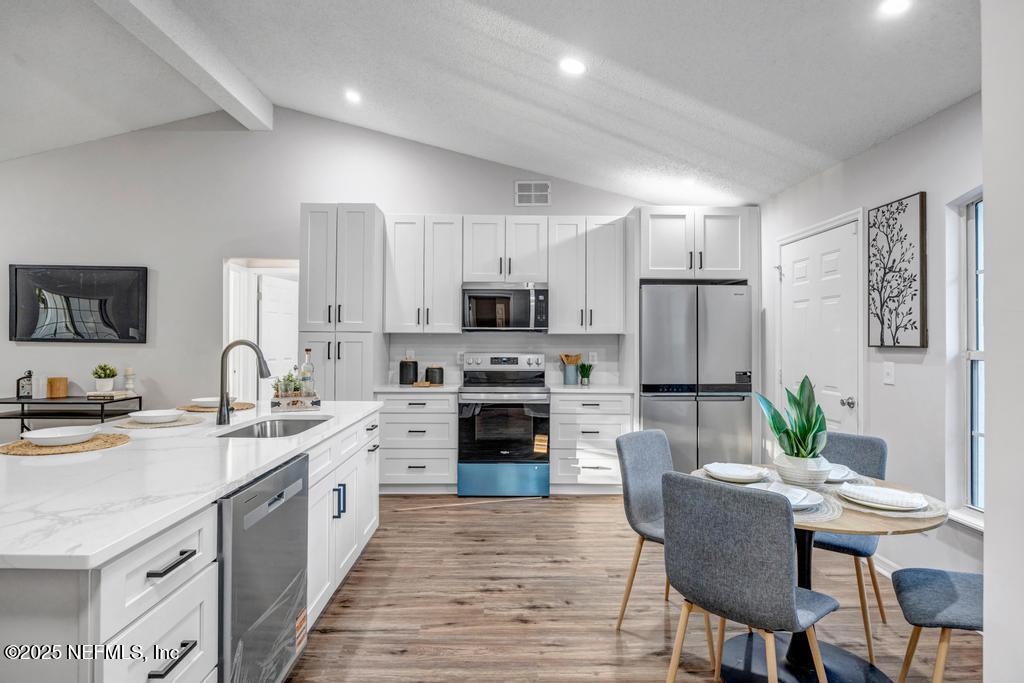 7762 E ENDERBY Avenue E