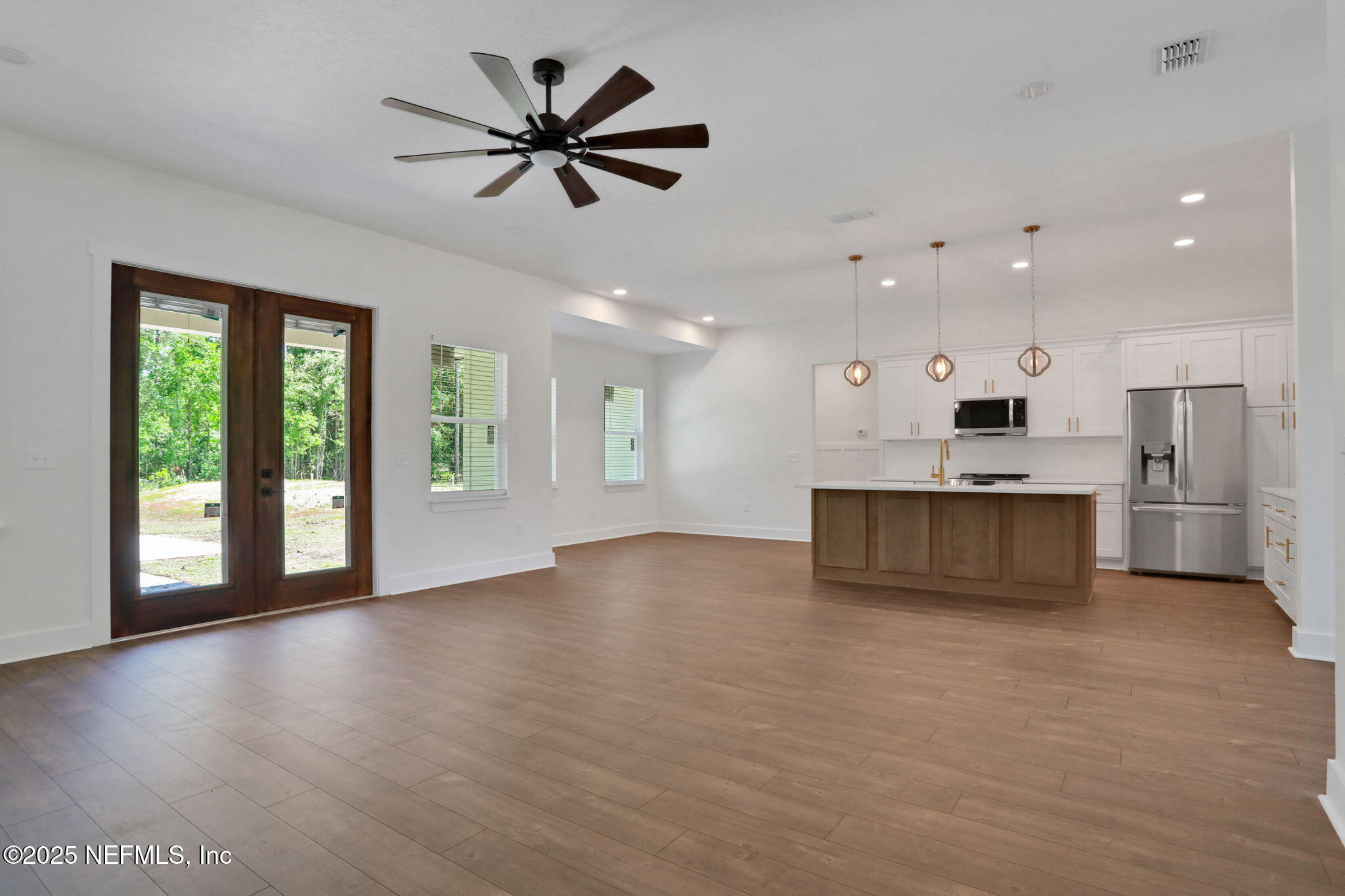 44024 BREEZY Lane