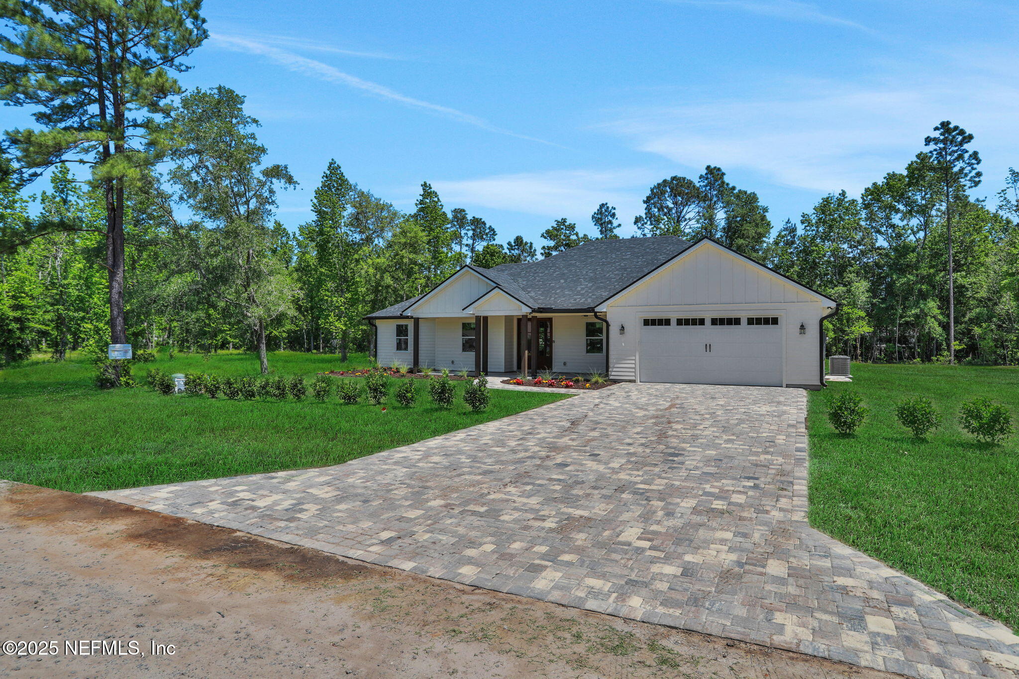 44024 BREEZY Lane