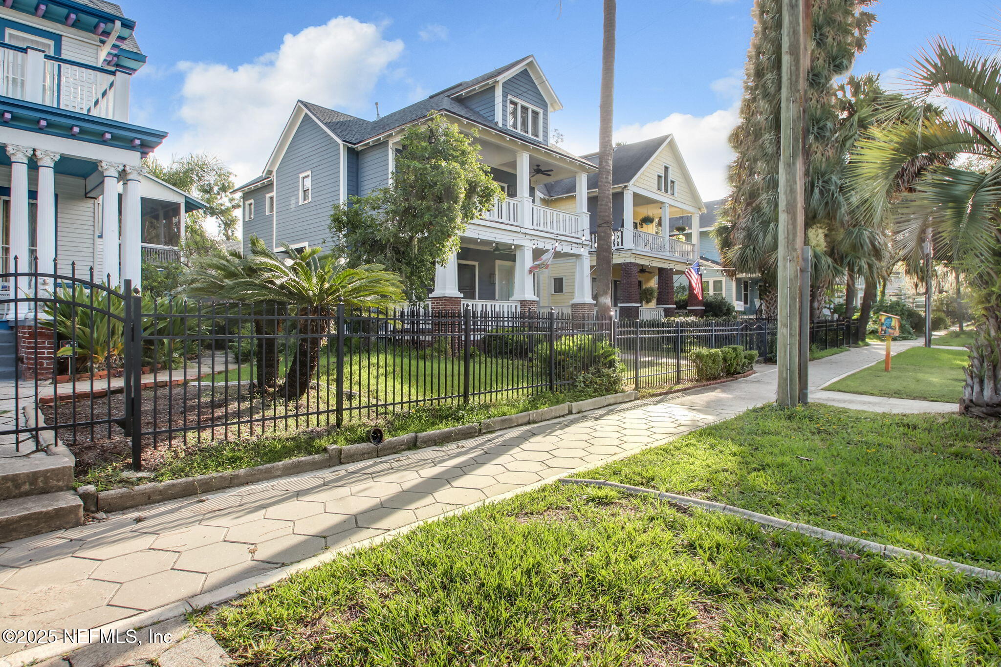 145 W 3RD Street