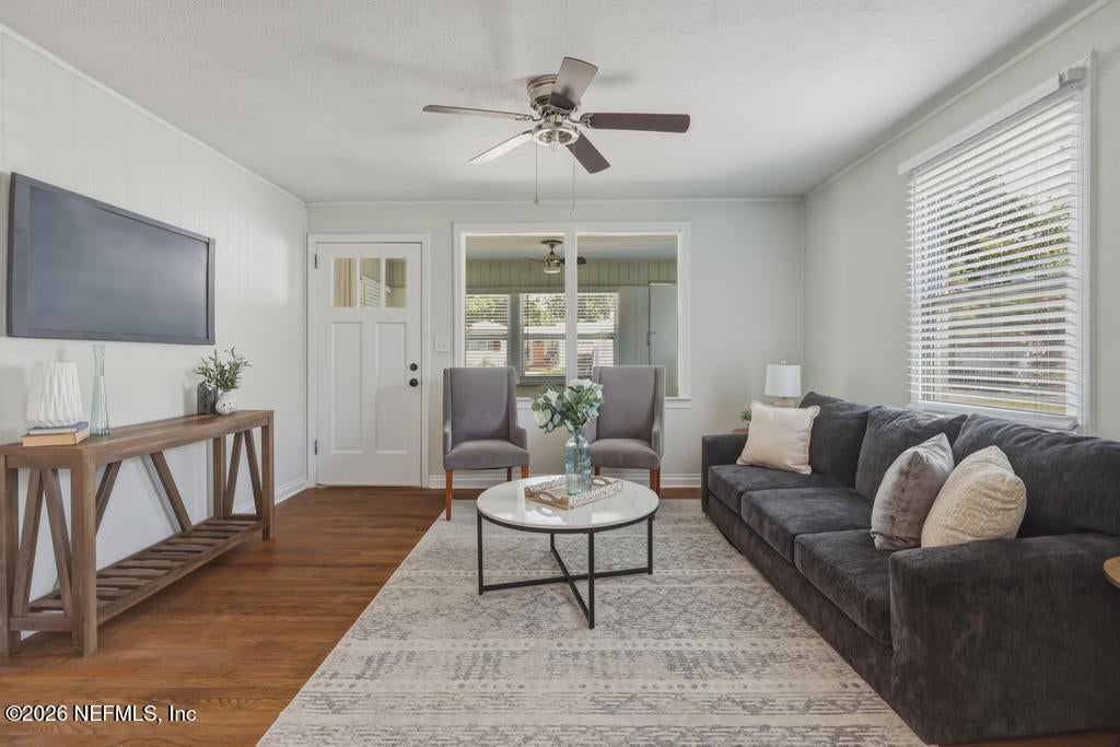 4774 LEXINGTON Avenue - Photo 2