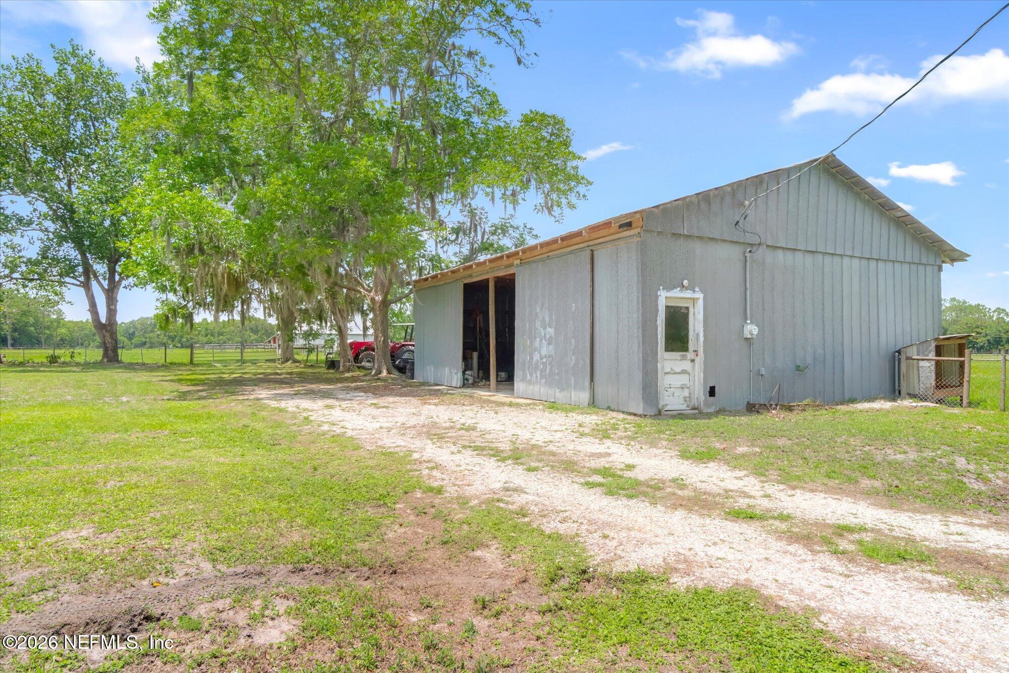 786 W RIVER Road