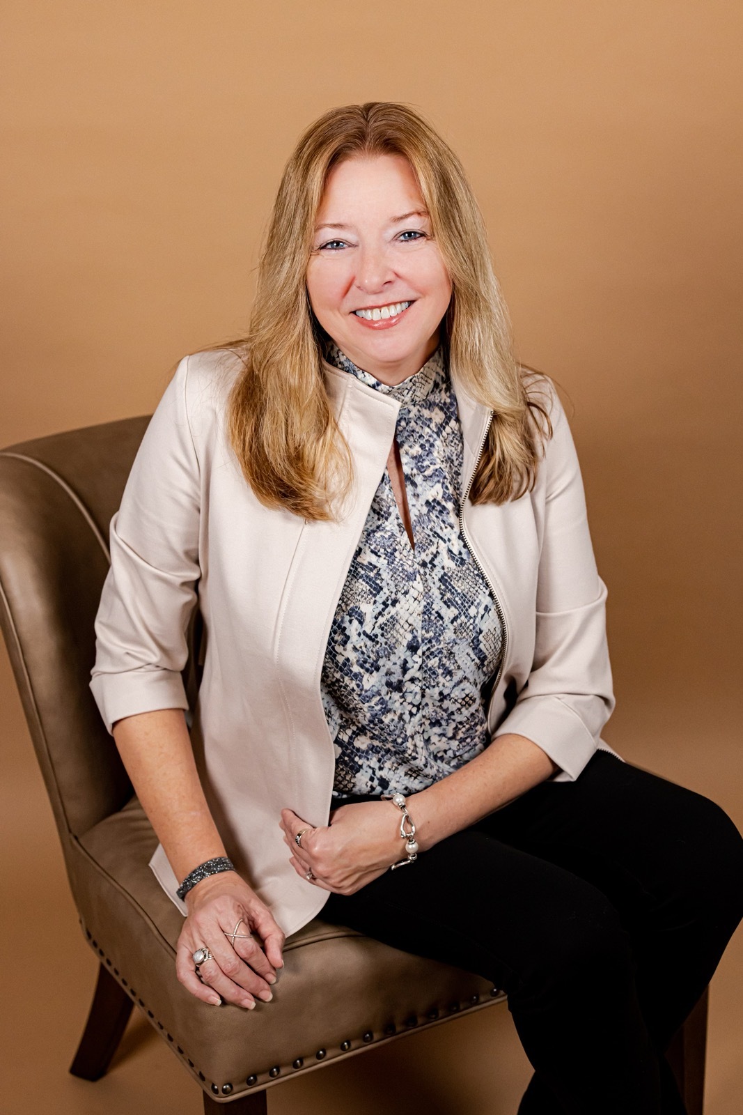 This is a photo of MARY RAWLINS. This professional services JACKSONVILLE, FL 32256 and the surrounding areas.