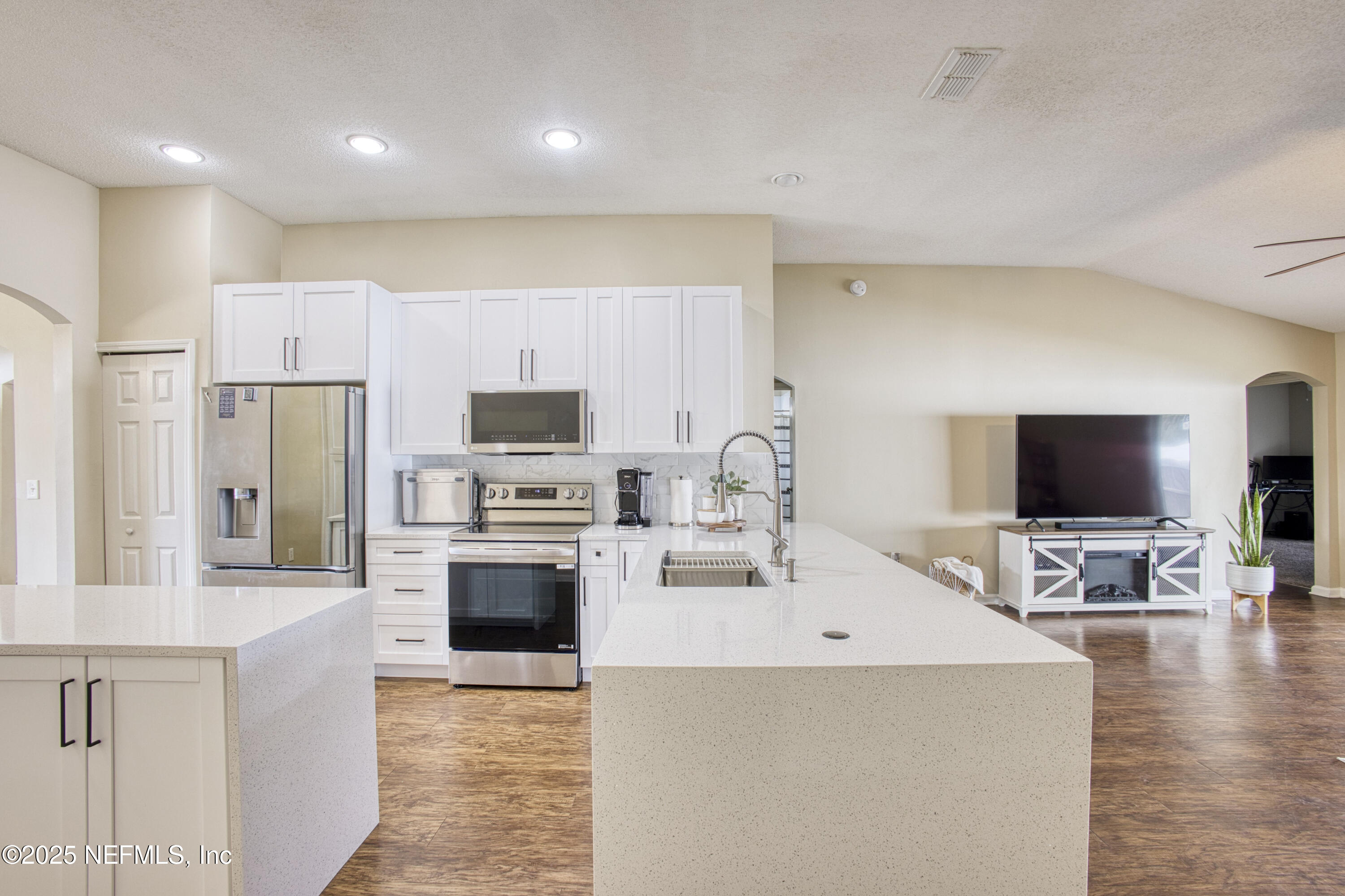 9105 PROSPERITY LAKE Drive