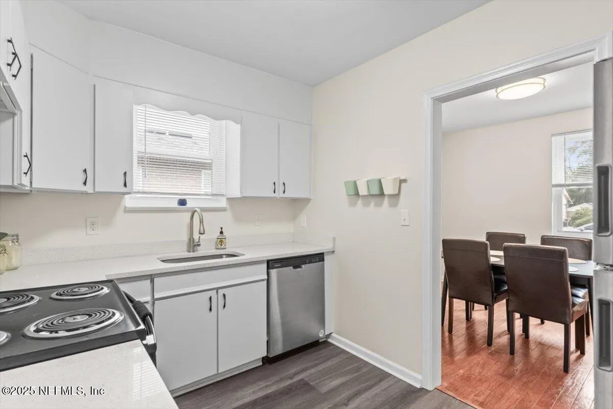 Jacksonville, Florida 32207, United States, 3 Bedrooms Bedrooms, ,2 BathroomsBathrooms,Residential,Pending,146166