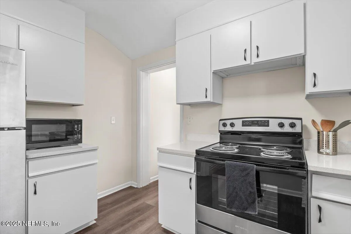 Jacksonville, Florida 32207, United States, 3 Bedrooms Bedrooms, ,2 BathroomsBathrooms,Residential,Pending,146166