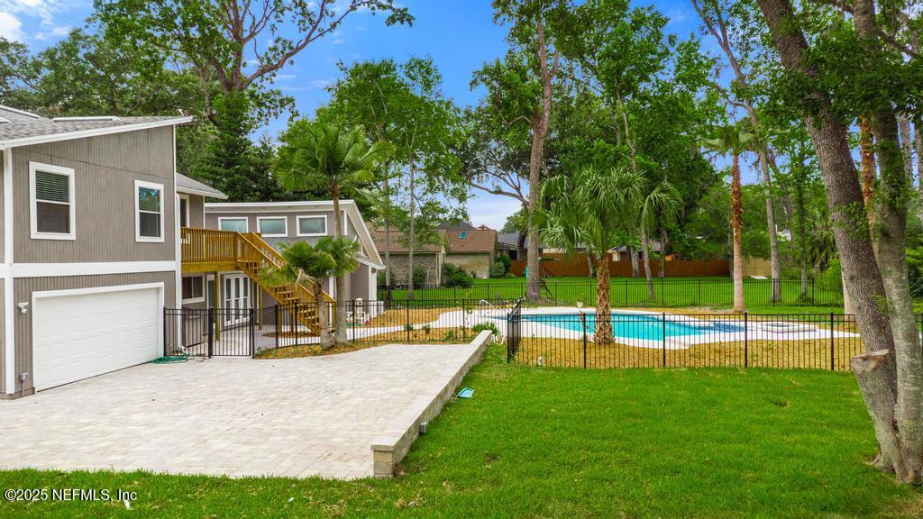 2605 SPREADING OAKS Lane