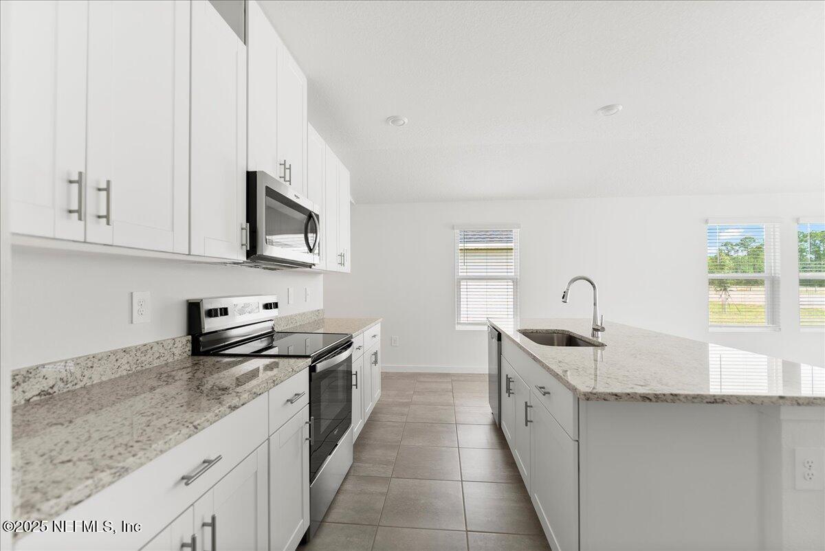 7487 QUEENSGATE Circle