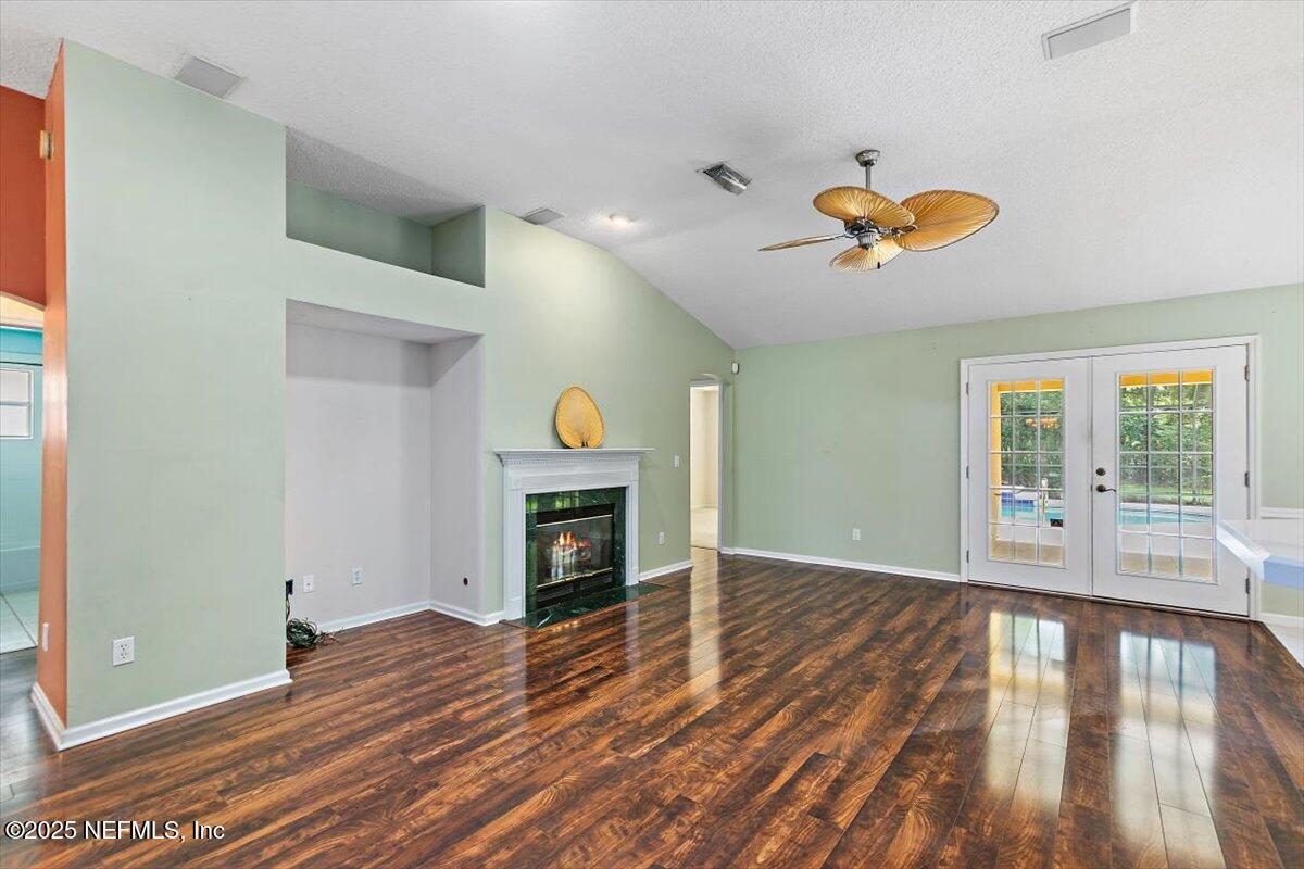 1452 TINTERN Lane