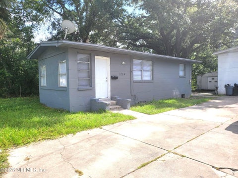 Photo of 1084 HURON Street, Jacksonville, FL 32254 (MLS # 2153785)