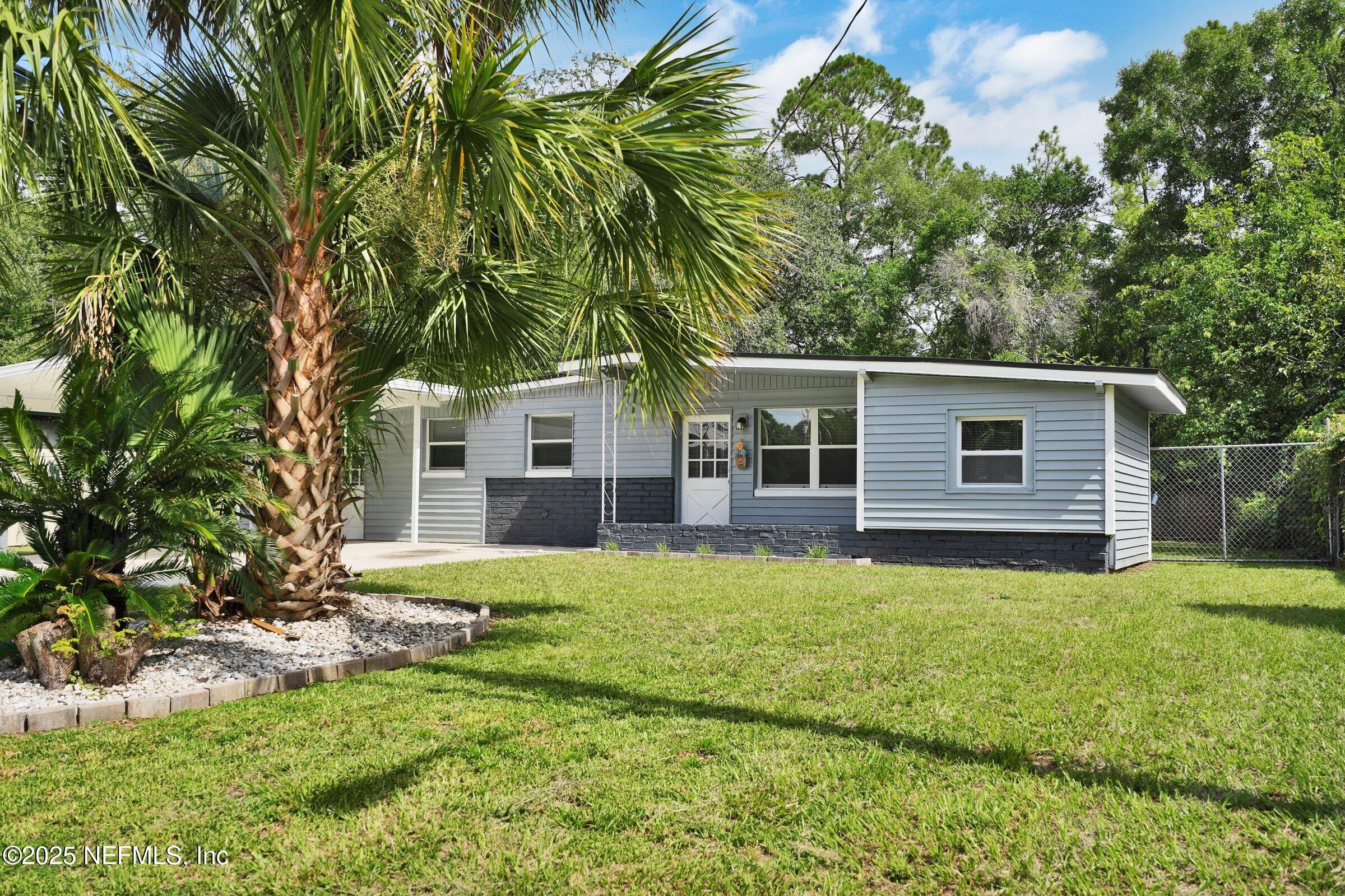 8023 CHATEAU Drive S