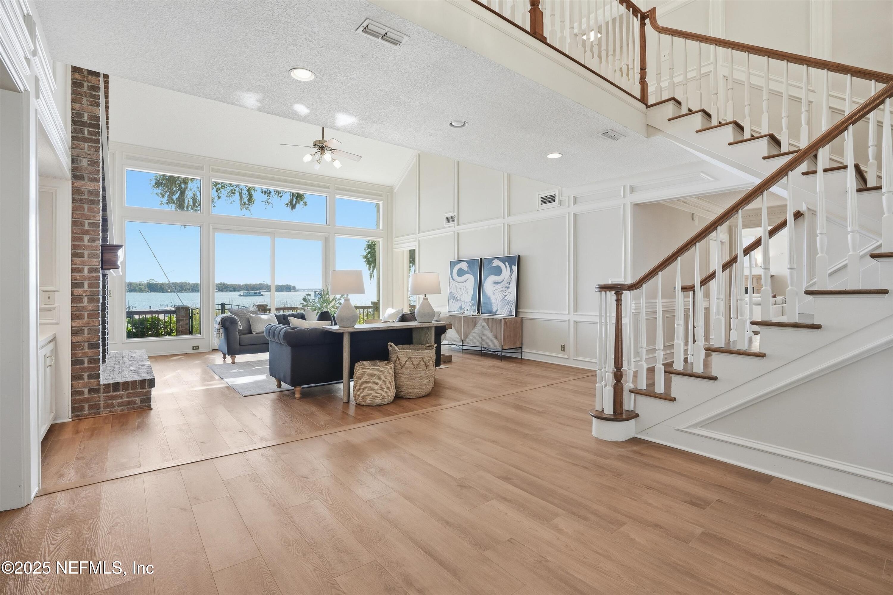 14566 LONGVIEW Drive S