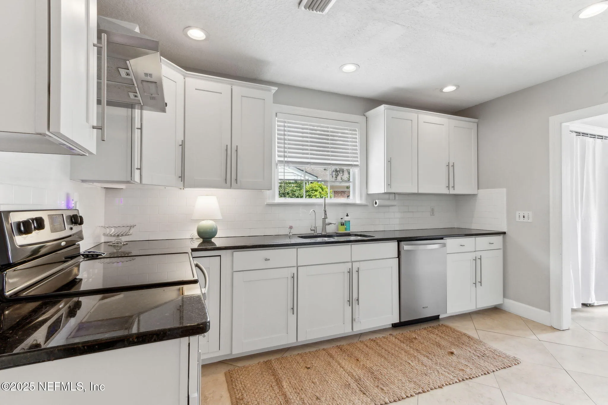 Jacksonville, Florida 32207, United States, 3 Bedrooms Bedrooms, ,2 BathroomsBathrooms,Residential,Pending,120762