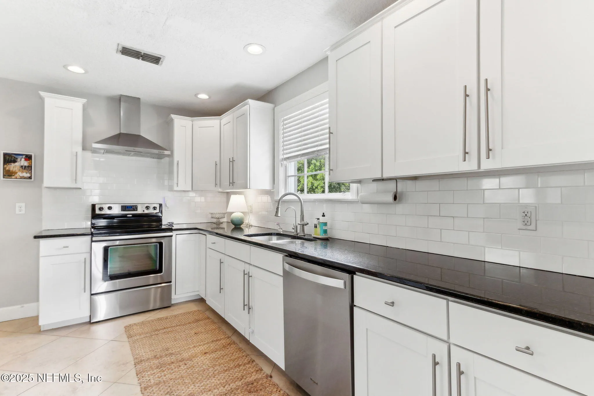 Jacksonville, Florida 32207, United States, 3 Bedrooms Bedrooms, ,2 BathroomsBathrooms,Residential,Pending,120762